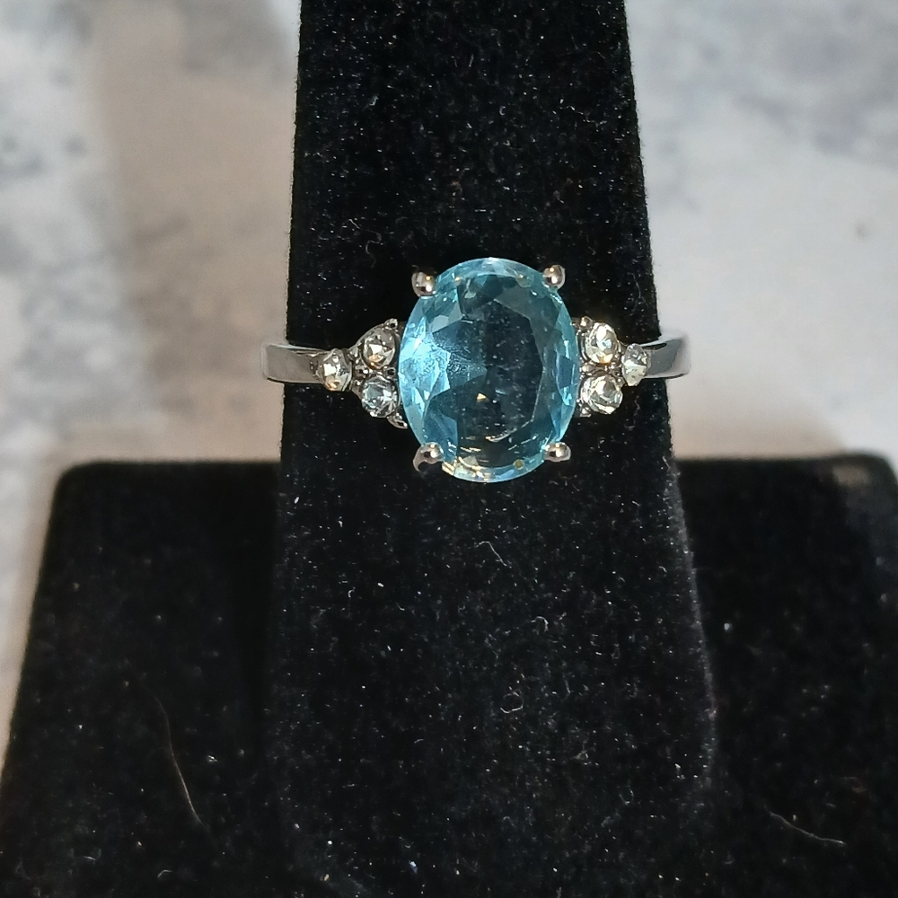 Elegant Silver and Blue Gemstone Ring